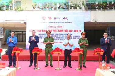 Nippon Paint cùng Công an TPHCM khánh thành tranh bích họa "Việt Nam tươi đẹp" thứ 19