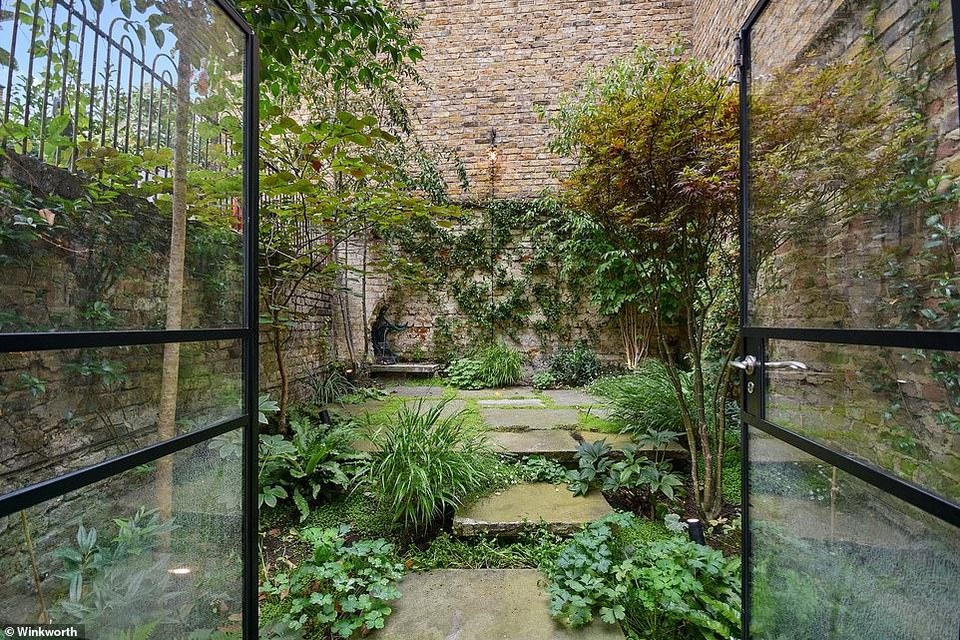 Căn nhà mỏng nhất ở London được chào bán giá “sốc” 1,3 triệu USD - 5 Căn nhà mỏng nhất ở London được chào bán giá “sốc” 1,3 triệu USD - 5