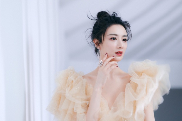 Cuộc sống khắc nghiệt của nữ hoàng livestream bán cả tên lửa - 4 Cuộc sống khắc nghiệt của nữ hoàng livestream bán cả tên lửa - 4