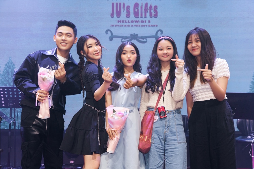 Ju Uyên Nhi khoe nhan sắc ngọt ngào tuổi 17, tiết lộ cuộc sống khi du học - 3 Ju Uyên Nhi khoe nhan sắc ngọt ngào tuổi 17, tiết lộ cuộc sống khi du học - 3
