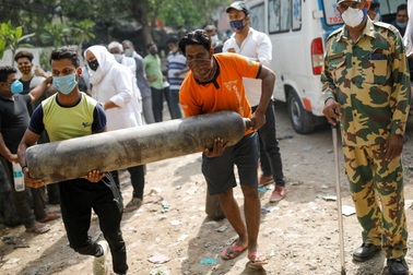 "Phao cứu sinh" chống bão Covid-19 của người Ấn Độ