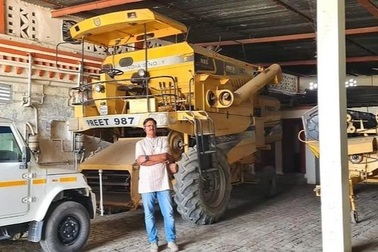 Ông nông dân điều khiển tưới tiêu, bón phân bằng… laptop, smartphone