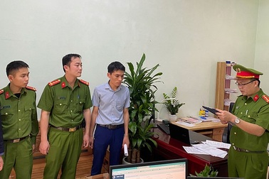 Lập khống hồ sơ cấp đất, 3 cán bộ ở Hòa Bình bị khởi tố