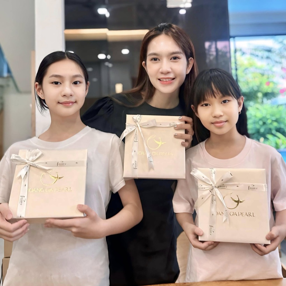 Đạo diễn Lý Hải: Tôi chỉ yêu cầu vợ mặc kín đáo - 6