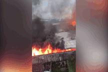 Cháy lớn tại nhà xe công ty giày xuất khẩu ở Thanh Hóa