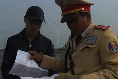 CSGT mật phục dẹp bỏ "bến xe" trên cao độc nhất Hà Nội