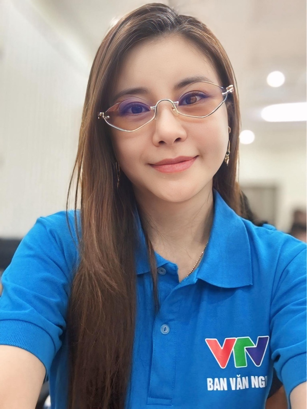 NSƯT Kim Oanh rời Ban Văn nghệ VTV sau 18 năm gắn bó - 1 NSƯT Kim Oanh rời Ban Văn nghệ VTV sau 18 năm gắn bó - 1