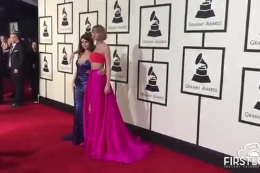 Selena Gomez xinh đẹp bên Taylor Swift