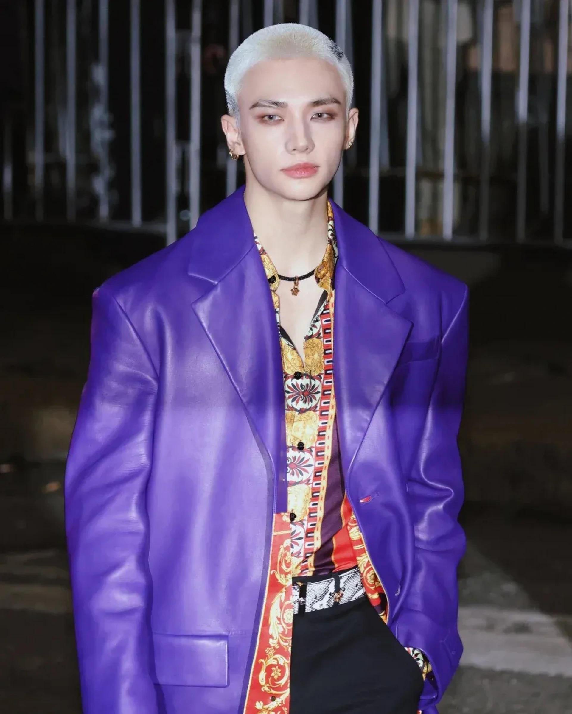 Mỹ nam Hàn Quốc tẩy tóc cá tính, gây náo loạn tại show Versace - 5 Mỹ nam Hàn Quốc tẩy tóc cá tính, gây náo loạn tại show Versace - 5