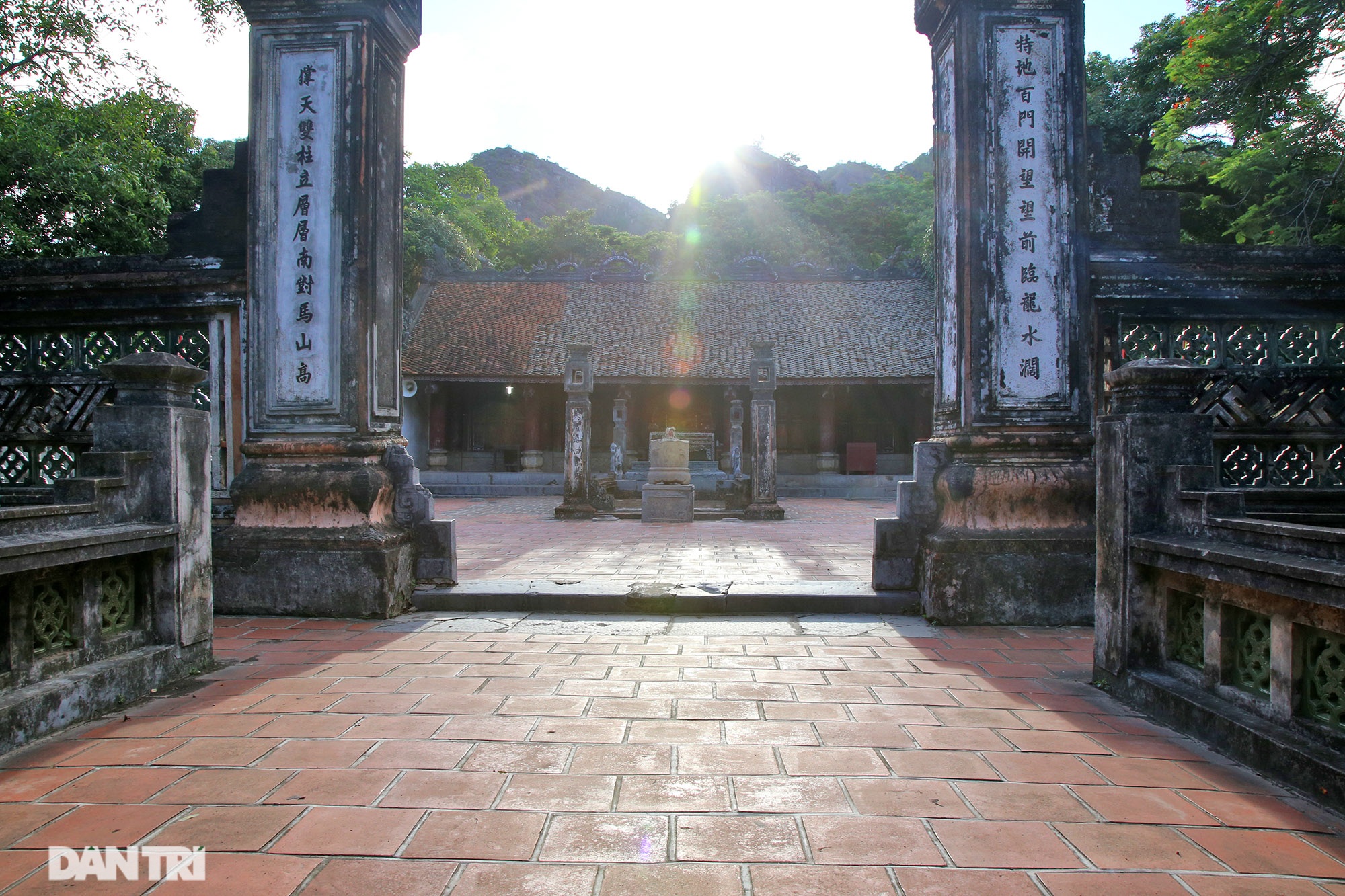Long sàng đá độc nhất ở Việt Nam chạm hình trâu, chuột sánh cùng rồng - 15 Long sàng đá độc nhất ở Việt Nam chạm hình trâu, chuột sánh cùng rồng - 15