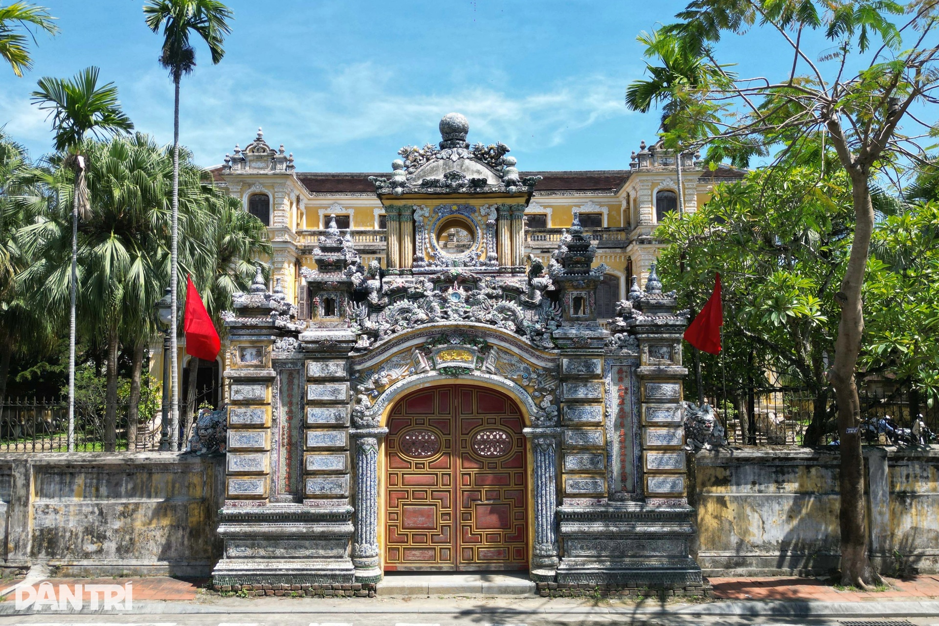 Nơi vua Bảo Đại đọc chiếu thoái vị, trao ấn kiếm, về ở khi thành công dân - 10 Nơi vua Bảo Đại đọc chiếu thoái vị, trao ấn kiếm, về ở khi thành công dân - 10