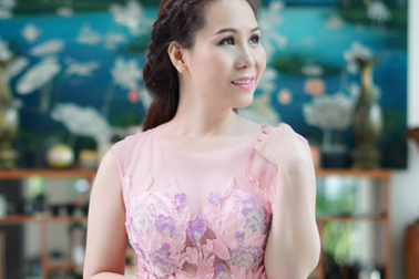 Kim Chi tái xuất duyên dáng