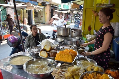 Đến Sài Gòn, đi chợ Campuchia