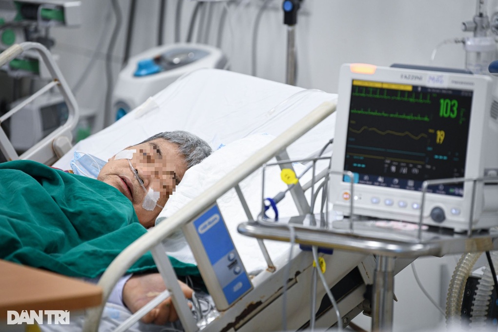 F0 nặng tăng cao, 10 ca nguy kịch đến Bệnh viện tuyến cuối mỗi ngày - 2 F0 nặng tăng cao, 10 ca nguy kịch đến Bệnh viện tuyến cuối mỗi ngày - 2
