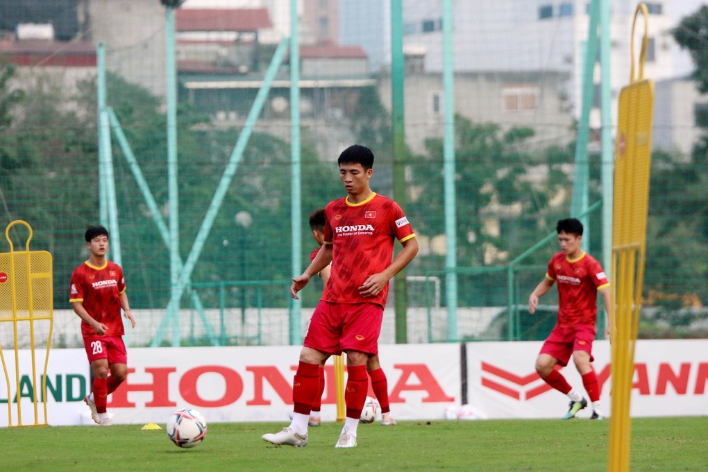 Cầu thủ HA Gia Lai hội quân cùng đội tuyển Việt Nam - 6