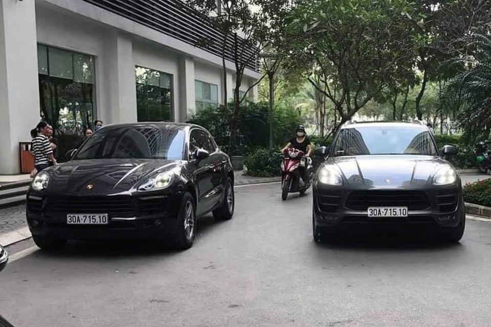 Hai xe sang Porsche Macan trùng biển số, chạm mặt tại Hà Nội - 1 Hai xe sang Porsche Macan trùng biển số, chạm mặt tại Hà Nội - 1