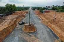 Chi chít nhà, cột điện giữa công trường Vành đai 3 TPHCM đoạn qua Đồng Nai