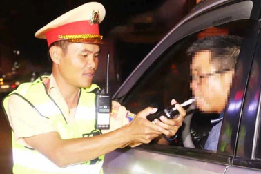 "Dính" nồng độ cồn, cán bộ văn phòng UBND tỉnh khai là lao động tự do