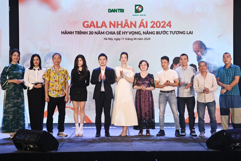 Buổi đấu giá đặc biệt trong đêm Gala Nhân ái 2024 - 3