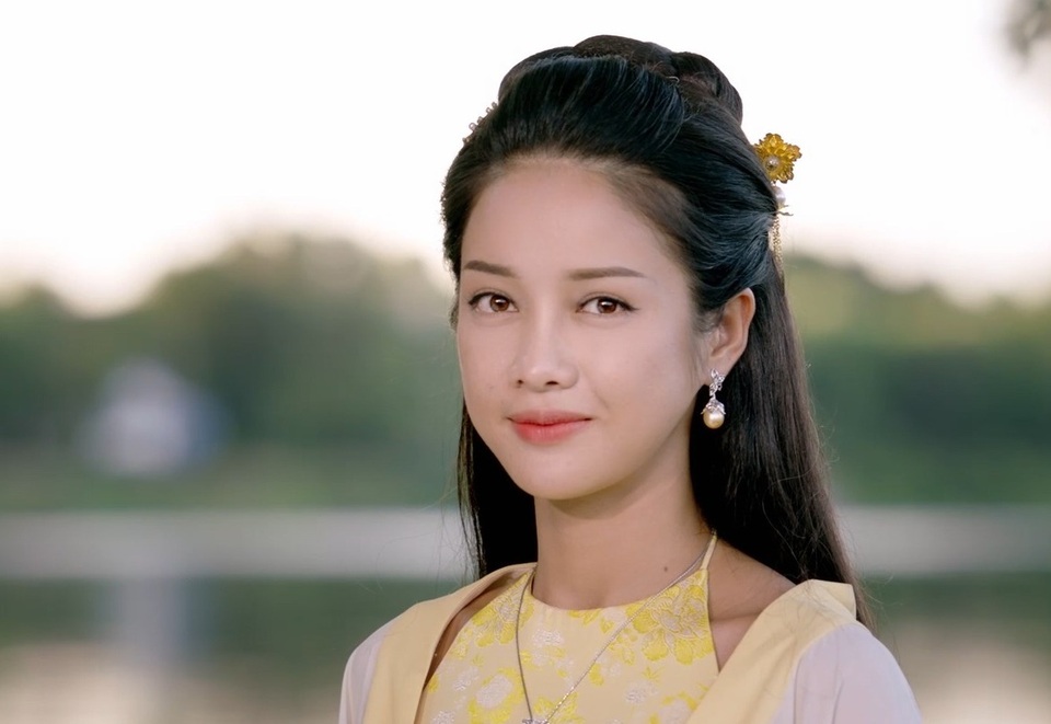 Phương Thanh tiết lộ phải độn ngực phì nhiêu để vào vai Tú Bà - 6 Phương Thanh tiết lộ phải độn ngực phì nhiêu để vào vai Tú Bà - 6