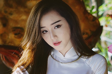 "Hot girl Ngoại thương" giản dị mà hút hồn với áo dài trắng