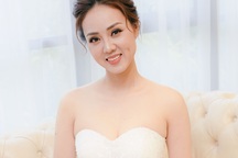 Bạn gái Công Lý bất ngờ thử váy cưới