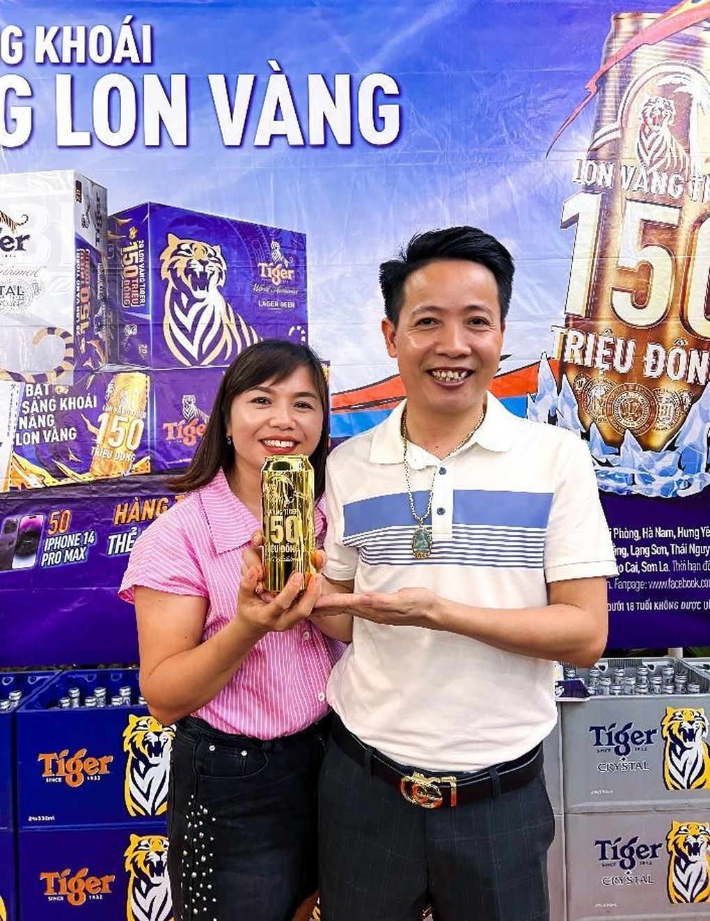 Người đàn ông may mắn cào trúng lon vàng tại nhà - 3 Người đàn ông may mắn cào trúng lon vàng tại nhà - 3