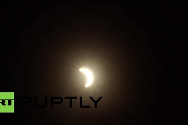 Mặt trời bị che khuất một phần nhìn từ Jakarta, Indonesia