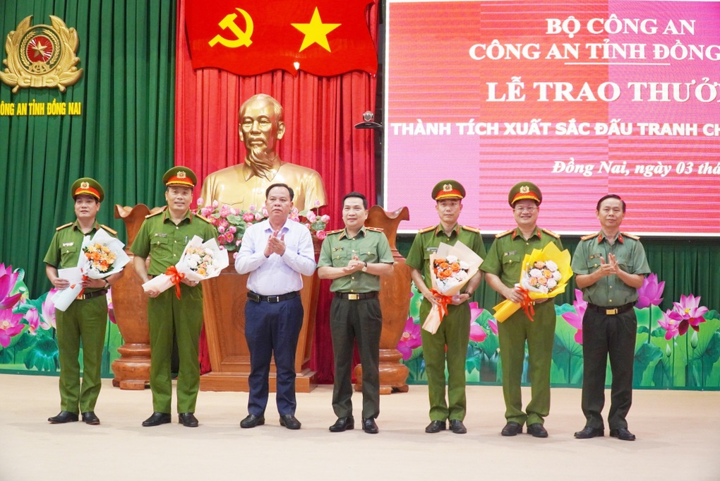 Giám đốc Công an Đồng Nai: Kẻ bắt cóc bé gái, đòi 2 tỷ đồng rất tinh vi - 2 Giám đốc Công an Đồng Nai: Kẻ bắt cóc bé gái, đòi 2 tỷ đồng rất tinh vi - 2