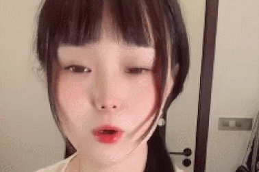 Clip "ngỡ ngàng nhan sắc thực sự của hot girl mạng xã hội" nổi bật tuần qua