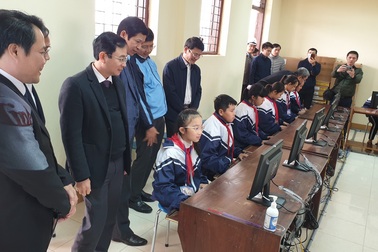 Quảng Bình: Tặng 100 bộ máy tính cho trường học vùng lũ