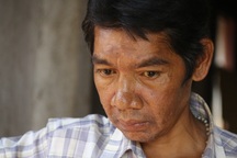 Mẹ già bất lực nhìn 2 con trai lần lượt qua đời, người thứ 3 nằm một chỗ