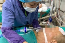 Xúc động giây phút vợ tiễn biệt chồng khi quyết định hiến tạng