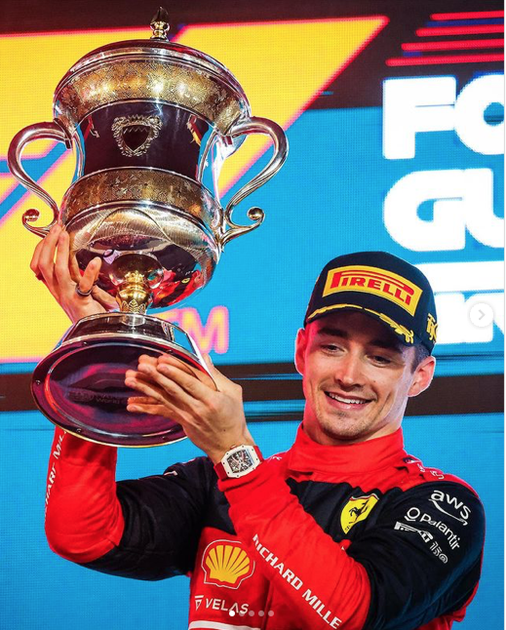 Tay đua F1 lái siêu xe Ferrari đuổi theo hai tên trộm đồng hồ - 1 Tay đua F1 lái siêu xe Ferrari đuổi theo hai tên trộm đồng hồ - 1