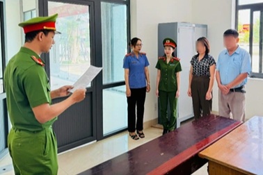 Chủ tịch xã chỉ đạo kế toán lập khống chứng từ để chiếm đoạt tiền