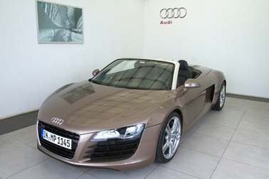 “Gặp gỡ” xe Audi R8 mui trần đầu tiên tại Hà Nội 