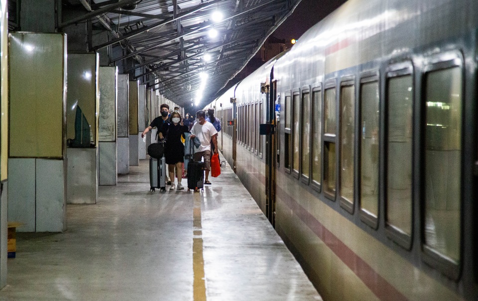 Chuyến tàu cuối cùng rời Sài Gòn trước thời khắc giao thừa - 12