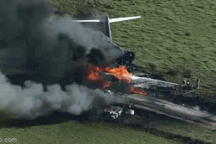 Máy bay Mỹ cháy rụi, 21 người thoát chết kỳ diệu