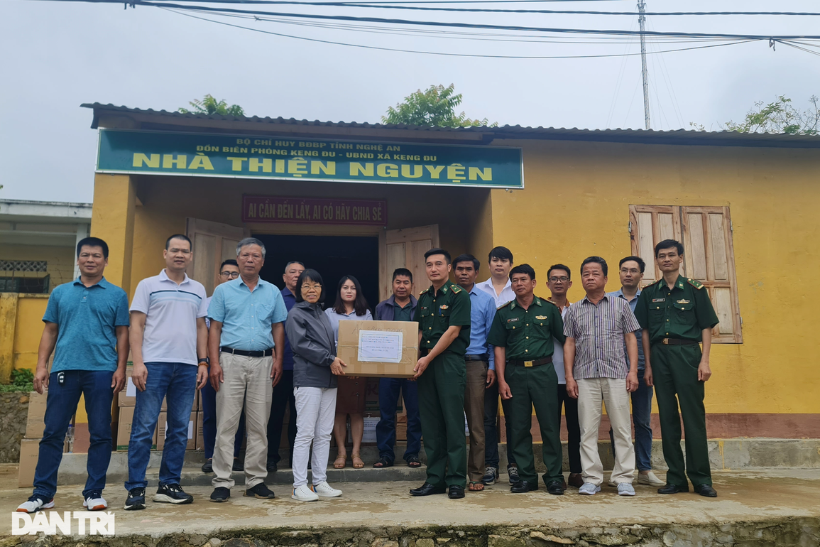 Ngập tràn niềm vui ngày khánh thành cầu Khuyến học và Dân trí nơi biên giới - 16 Ngập tràn niềm vui ngày khánh thành cầu Khuyến học và Dân trí nơi biên giới - 16