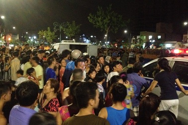 Người đàn ông nằm chết bên xấp vé số