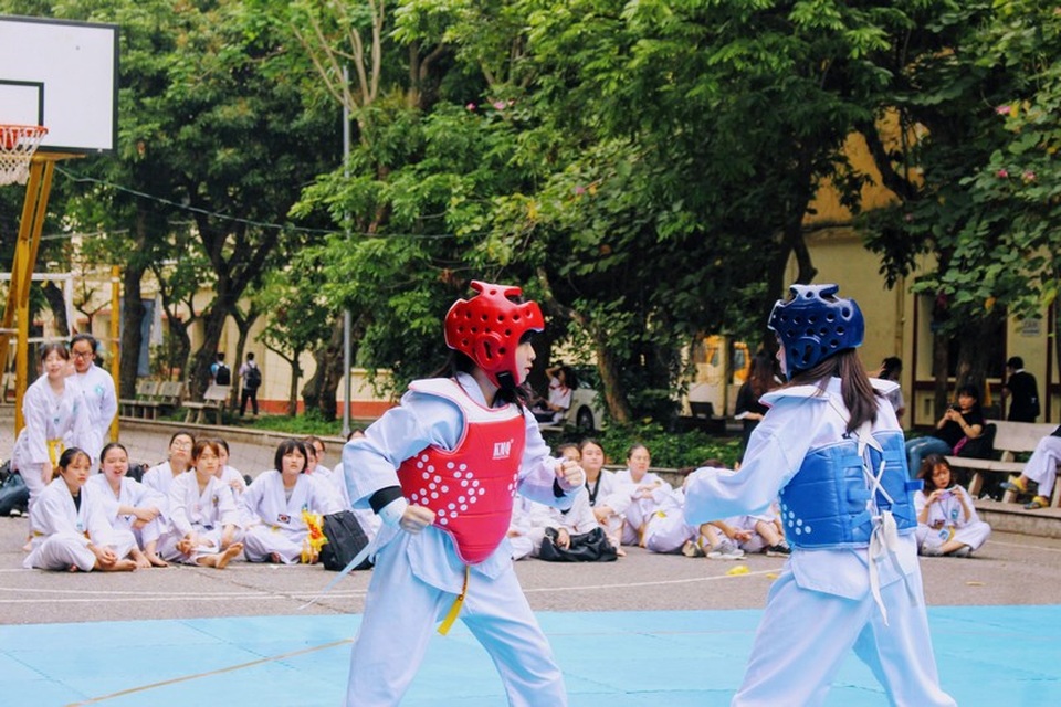 Nữ sinh CLB Taekwondo bất ngờ nổi tiếng sau clip phỏng vấn - 8 Nữ sinh CLB Taekwondo bất ngờ nổi tiếng sau clip phỏng vấn - 8