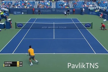 Djokovic lách qua khe cửa hẹp vào tứ kết
