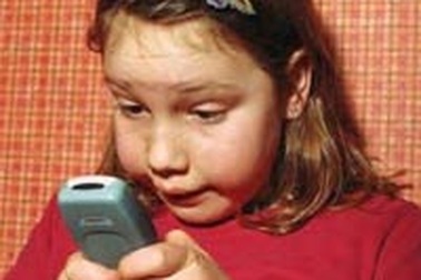 Trung Quốc: Cấm học sinh dùng điện thoại di động