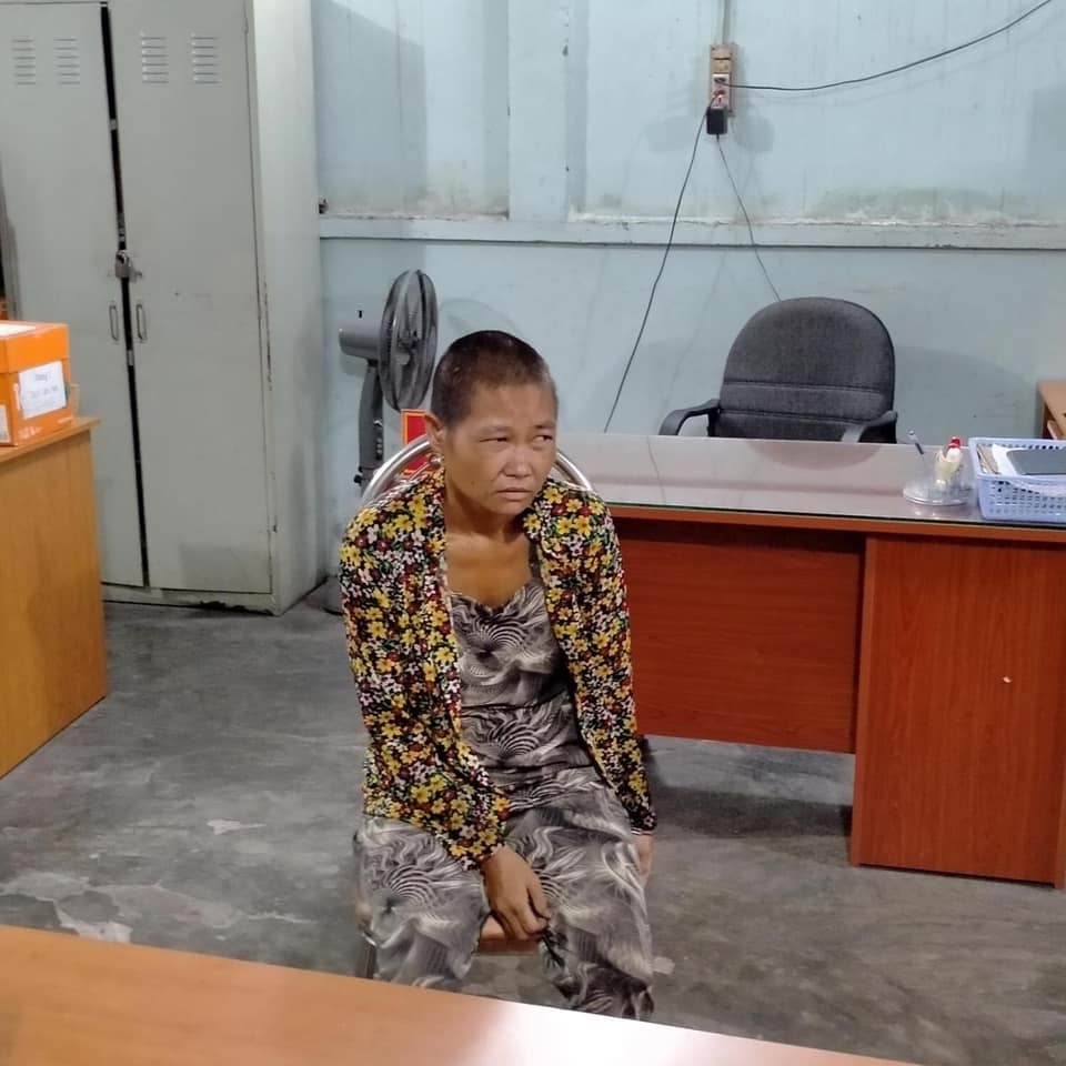 Em gái nghi đâm chết chị ruột - 1