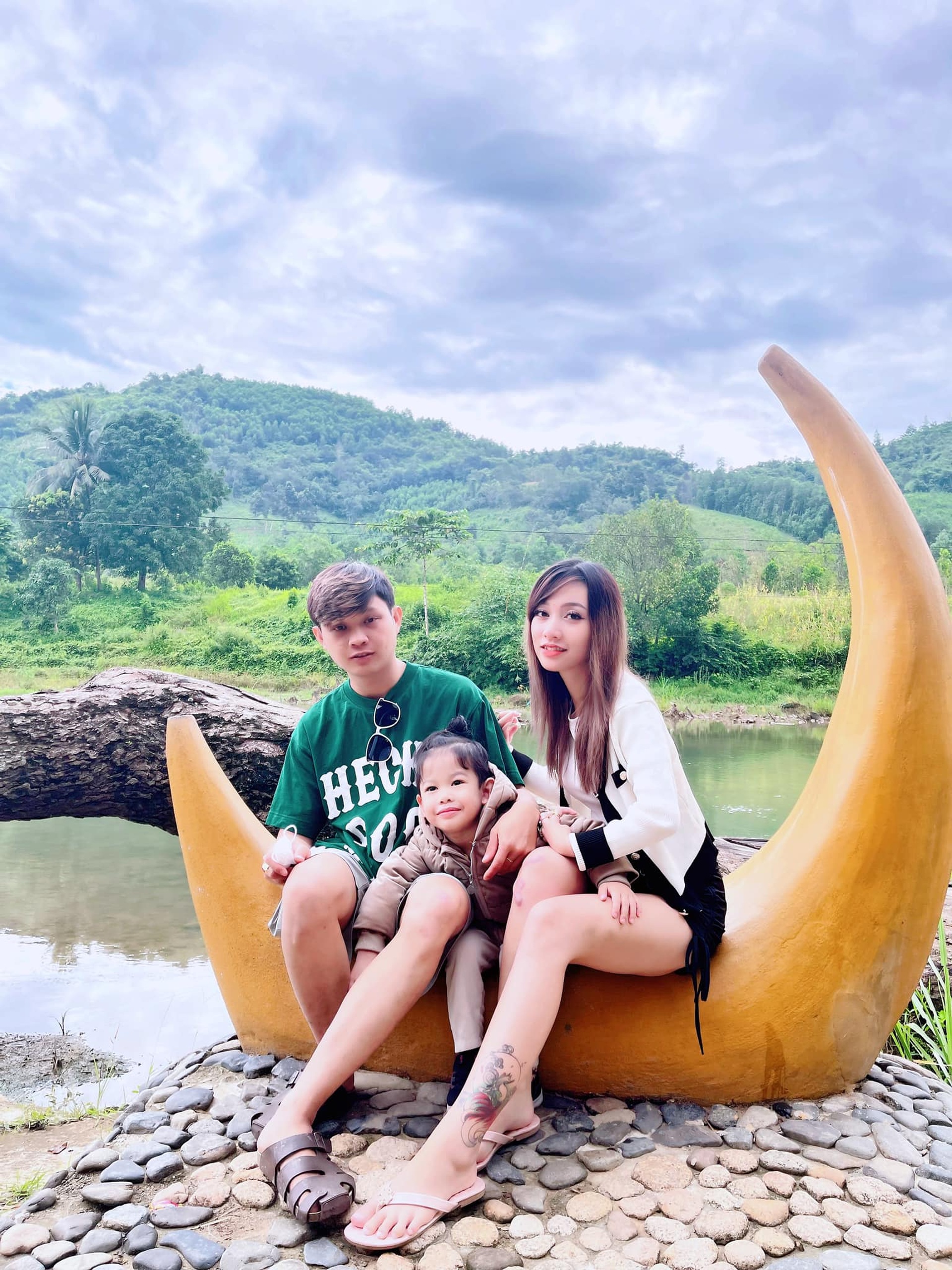 Cô thợ trang điểm... bằng chân, làm mẹ đơn thân hút chàng trai từ Nhật - 10 Cô thợ trang điểm... bằng chân, làm mẹ đơn thân hút chàng trai từ Nhật - 10