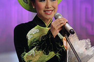 Trong mắt mẹ, Hoa hậu Ngô Phương Lan vẫn là… “bé Mèo”