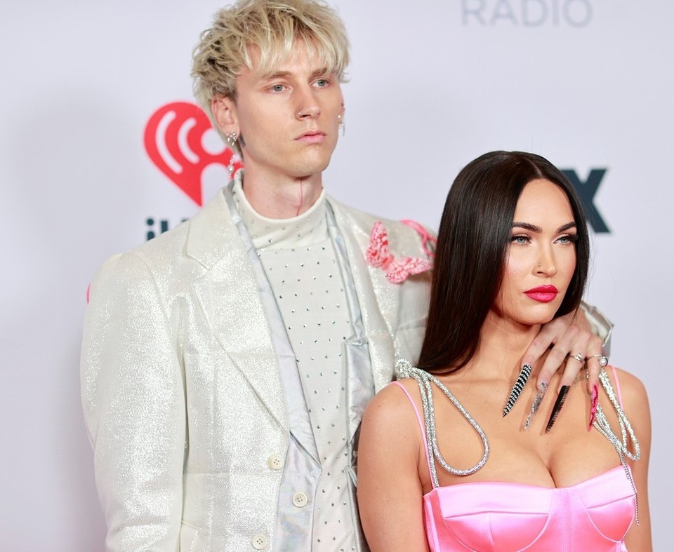 Megan Fox và Doja Cat bốc lửa dự lễ trao giải âm nhạc của Mỹ - 6 Megan Fox và Doja Cat bốc lửa dự lễ trao giải âm nhạc của Mỹ - 6