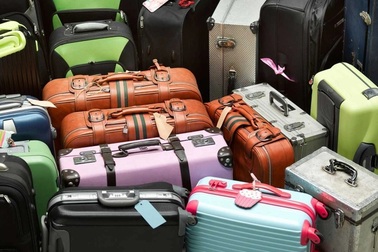 Khách xuống máy bay bị mất hành lý, hãng hàng không "đền tiền theo cân"
