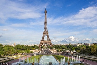“Dựng tóc gáy” trước diện mạo mới của tháp Eiffel