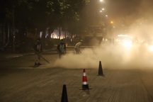 Công nhân thi công đường Nguyễn Trãi thản nhiên "thổi bụi" vào người tham gia giao thông